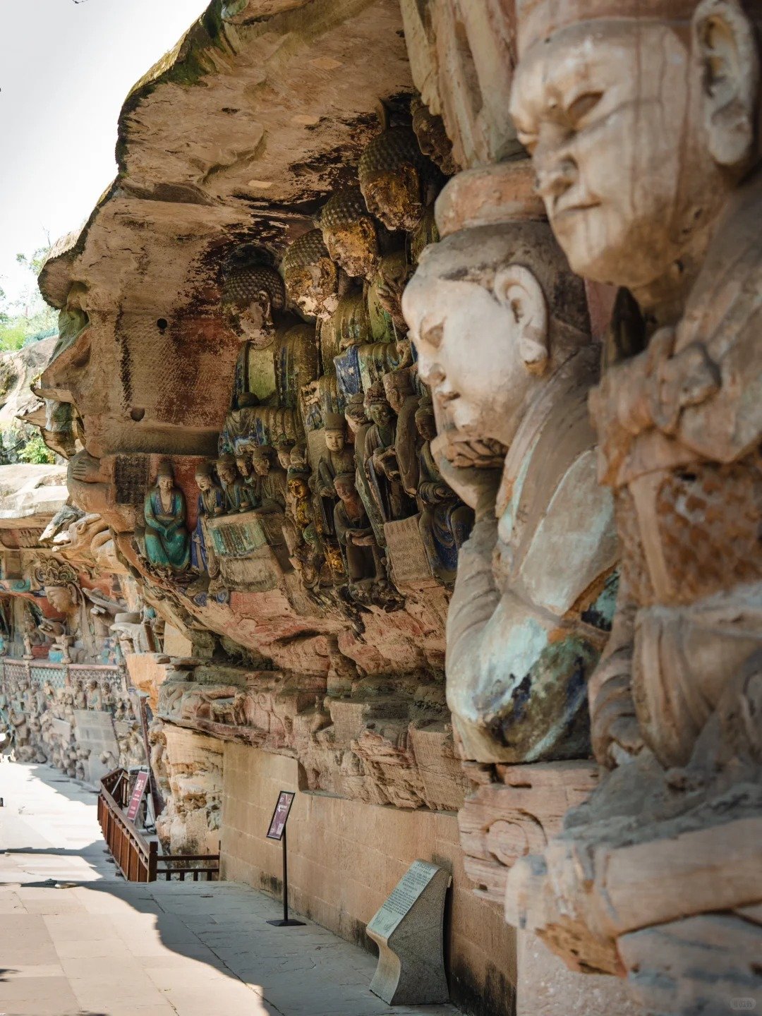 Chongqing: Dazu Rock Carvings Group Day Tour with Guide